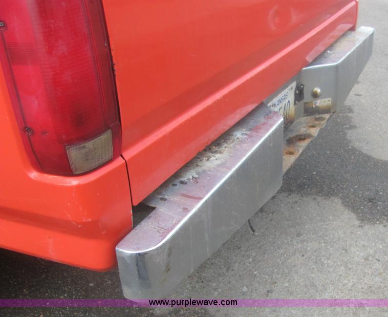 image for item 6933 1995 Ford F250 XL pickup truck