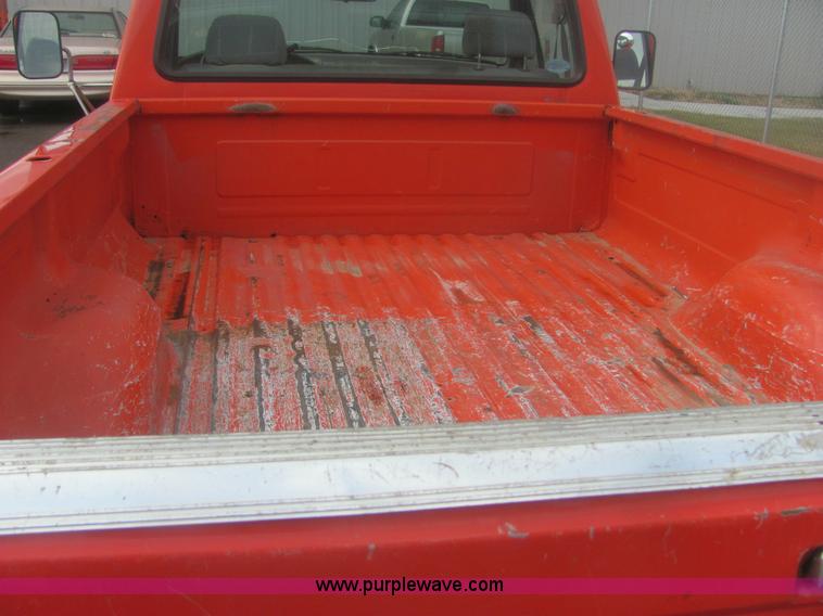 image for item 6933 1995 Ford F250 XL pickup truck