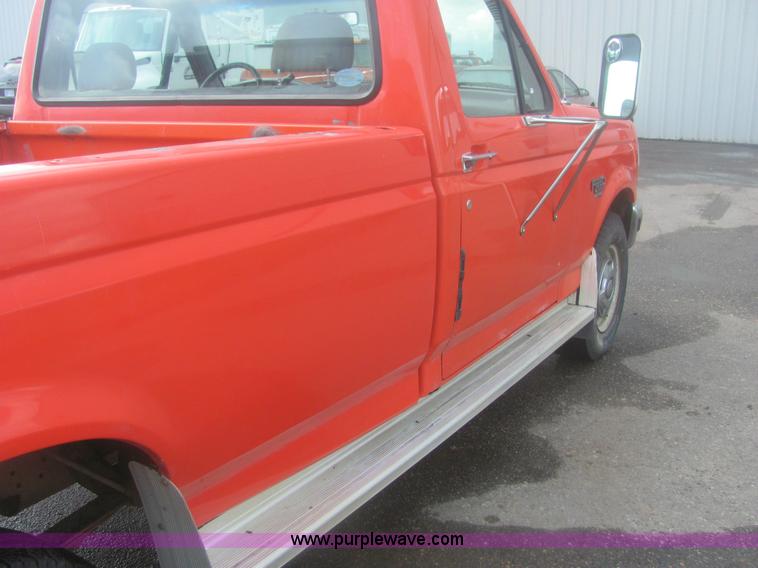 image for item 6933 1995 Ford F250 XL pickup truck