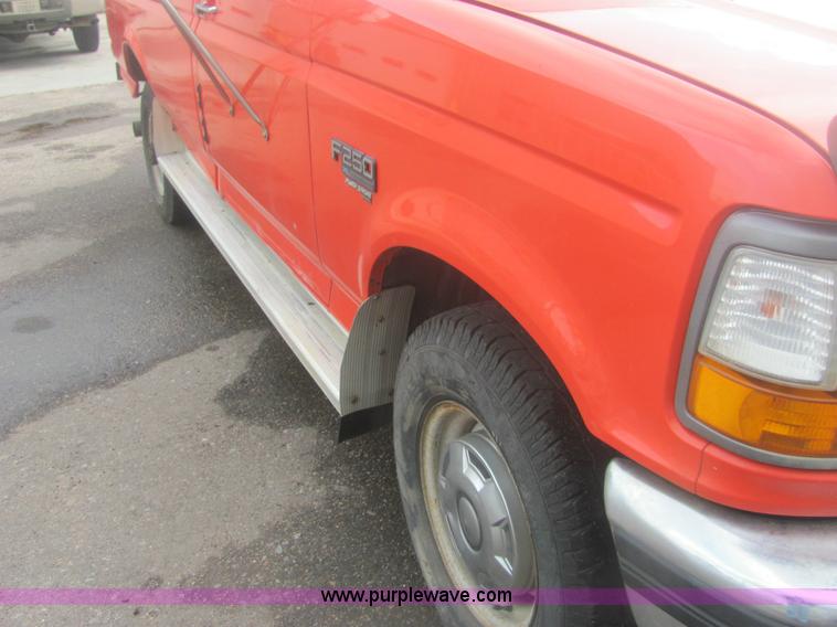 image for item 6933 1995 Ford F250 XL pickup truck
