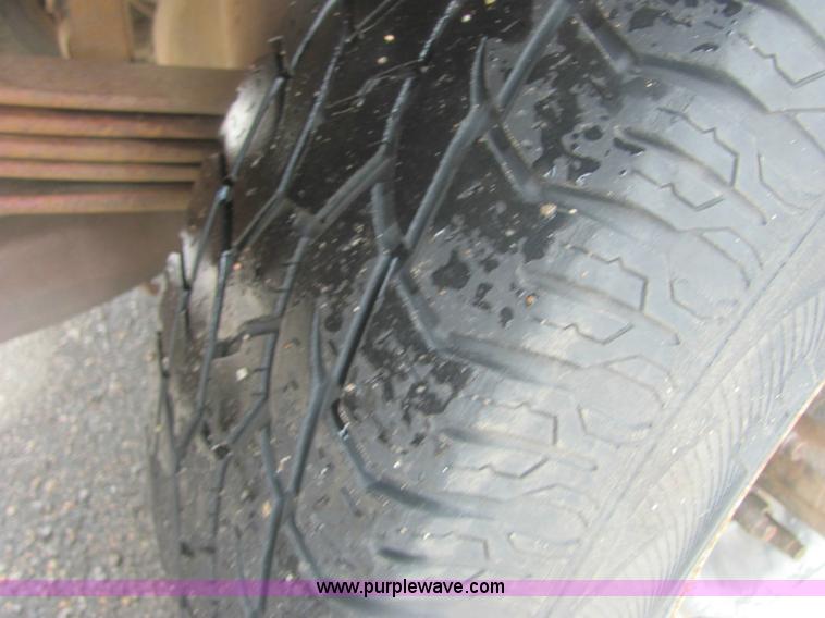 image for item 6933 1995 Ford F250 XL pickup truck