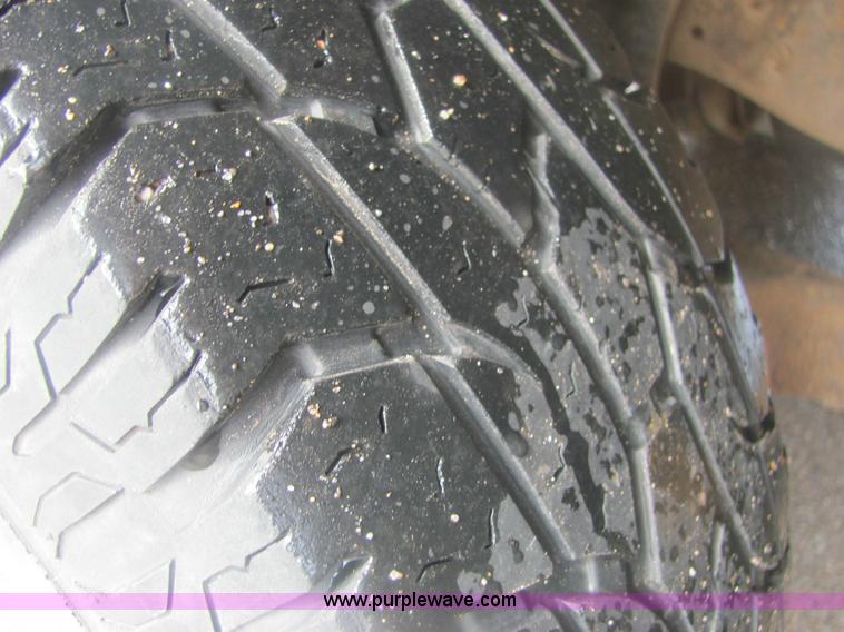 image for item 6933 1995 Ford F250 XL pickup truck