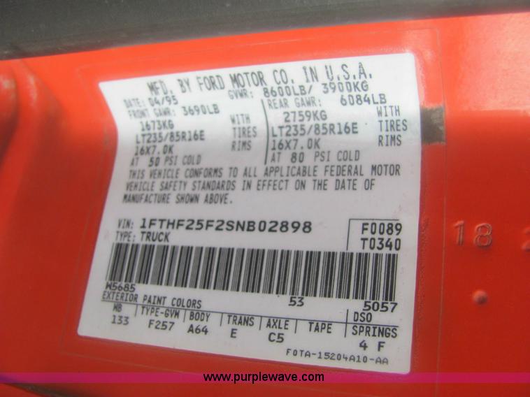 image for item 6933 1995 Ford F250 XL pickup truck