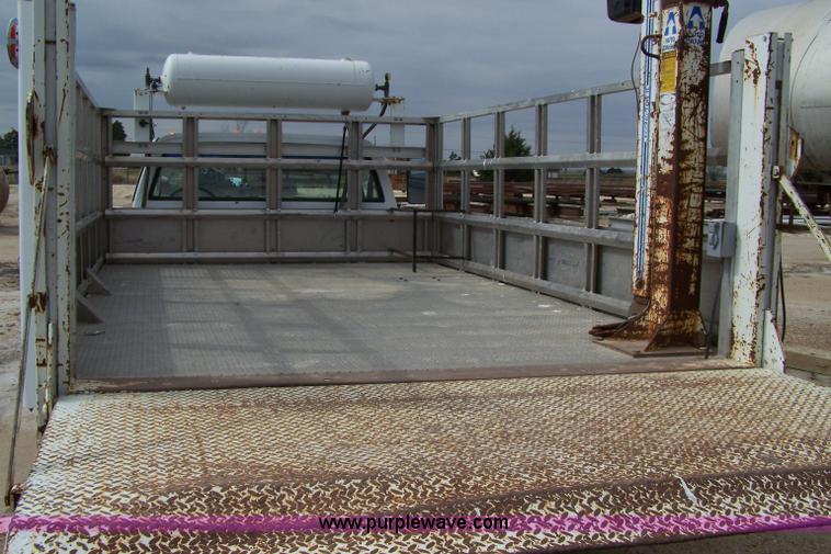 image for item 7378 1989 GMC 3500 service truck