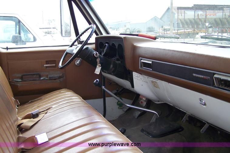 image for item 7378 1989 GMC 3500 service truck