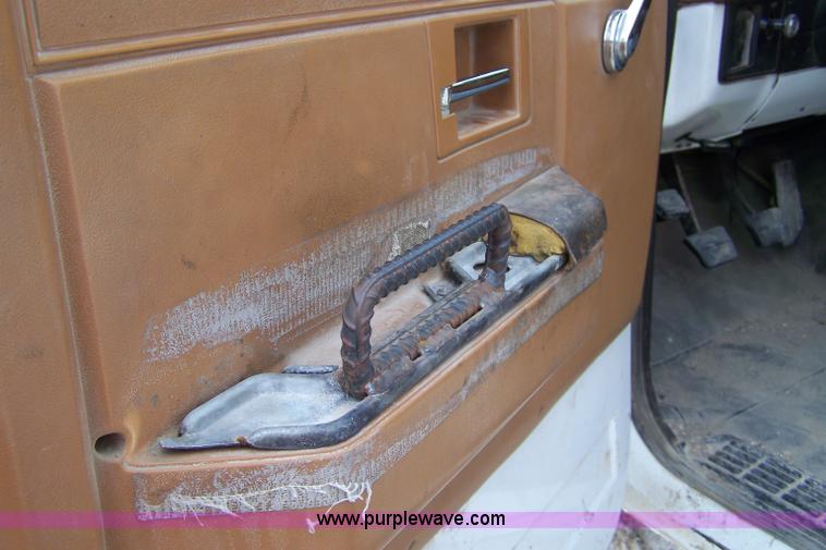 image for item 7378 1989 GMC 3500 service truck