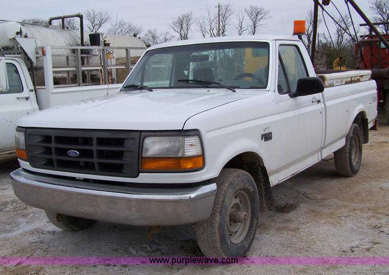image for item 7379 1995 Ford F150 XL pickup truck