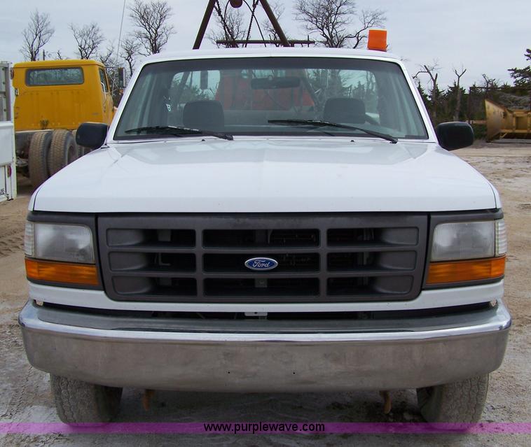 image for item 7379 1995 Ford F150 XL pickup truck