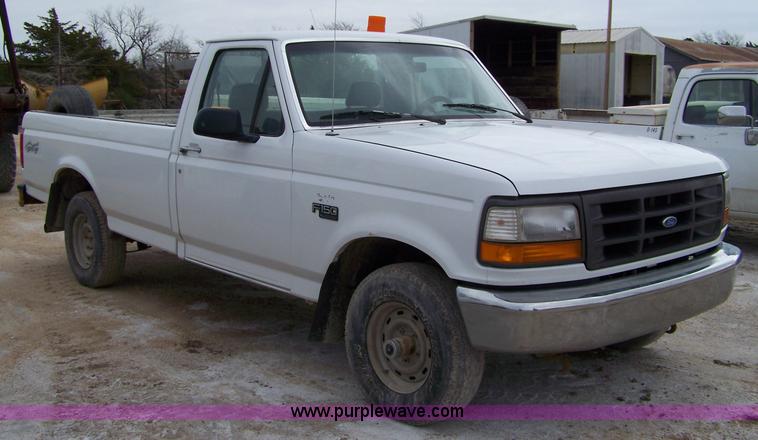 image for item 7379 1995 Ford F150 XL pickup truck