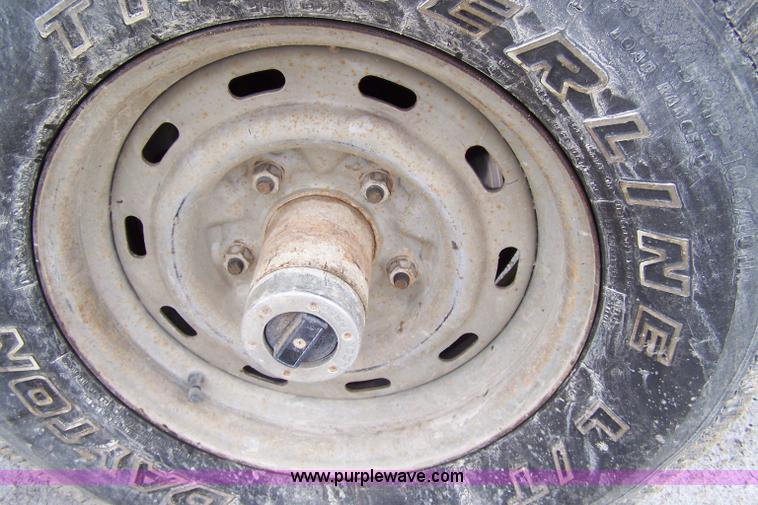 image for item 7379 1995 Ford F150 XL pickup truck