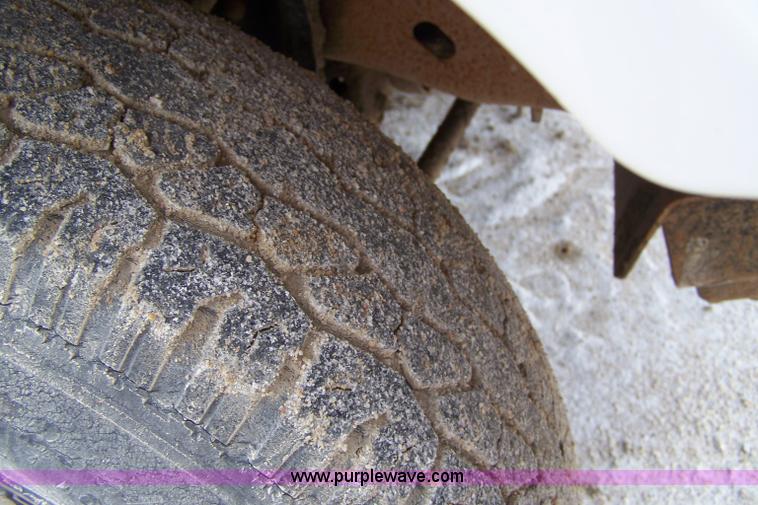 image for item 7379 1995 Ford F150 XL pickup truck