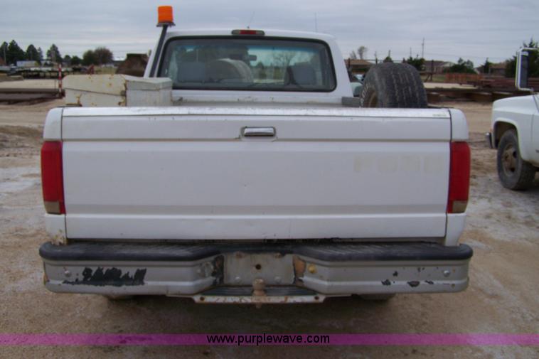 image for item 7379 1995 Ford F150 XL pickup truck