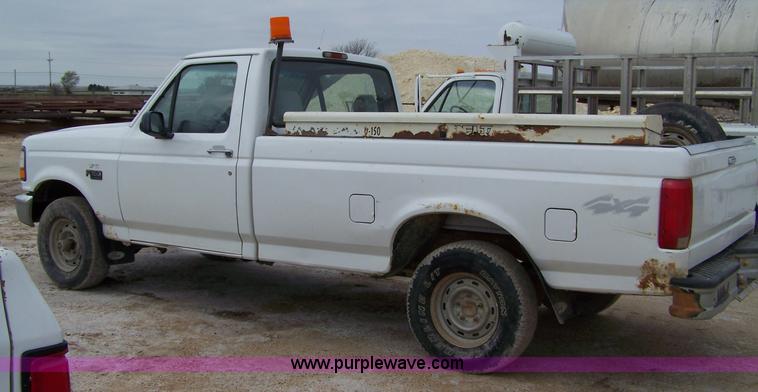 image for item 7379 1995 Ford F150 XL pickup truck