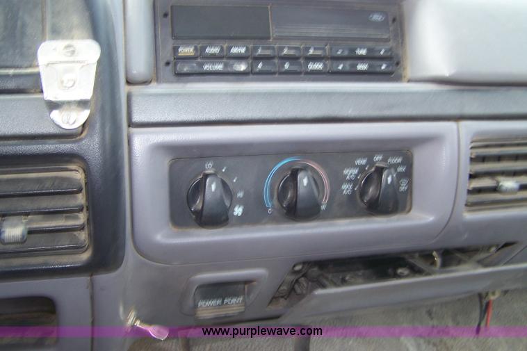 image for item 7379 1995 Ford F150 XL pickup truck