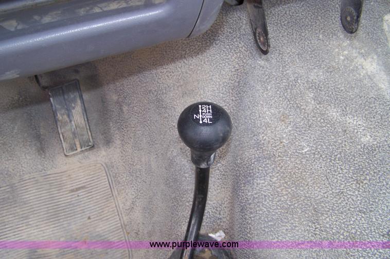 image for item 7379 1995 Ford F150 XL pickup truck