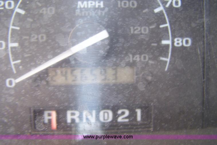 image for item 7379 1995 Ford F150 XL pickup truck