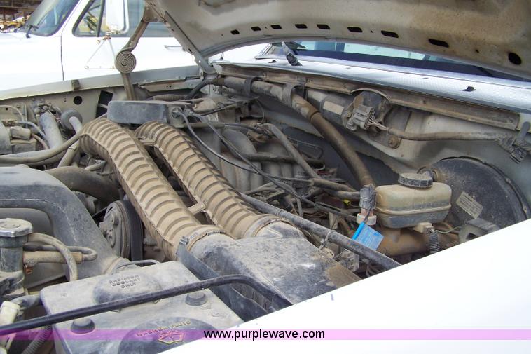 image for item 7379 1995 Ford F150 XL pickup truck