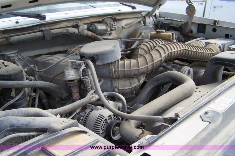 image for item 7379 1995 Ford F150 XL pickup truck