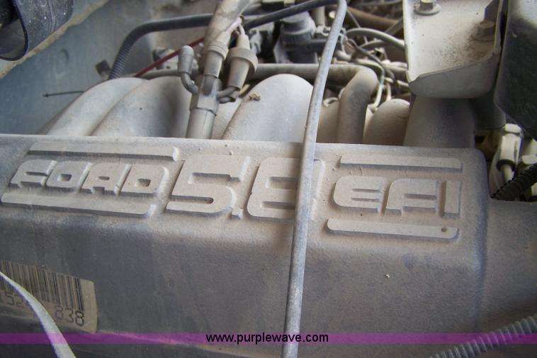 image for item 7379 1995 Ford F150 XL pickup truck