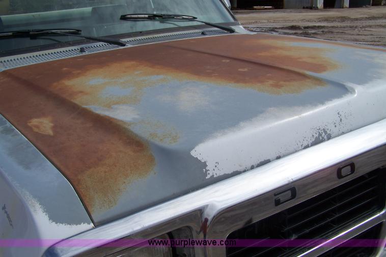 image for item 7380 1992 Dodge D150 pickup truck