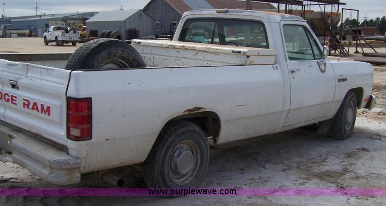 image for item 7380 1992 Dodge D150 pickup truck