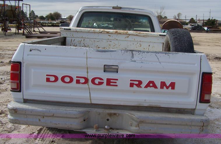 image for item 7380 1992 Dodge D150 pickup truck
