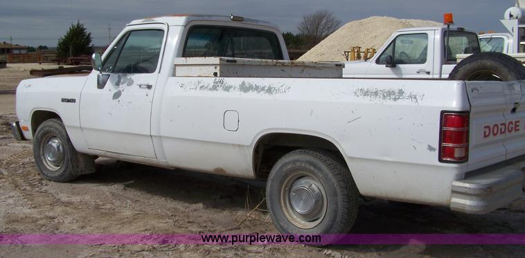 image for item 7380 1992 Dodge D150 pickup truck