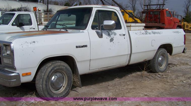 image for item 7380 1992 Dodge D150 pickup truck