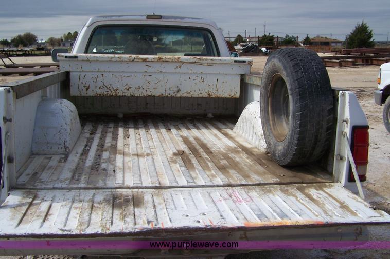 image for item 7380 1992 Dodge D150 pickup truck