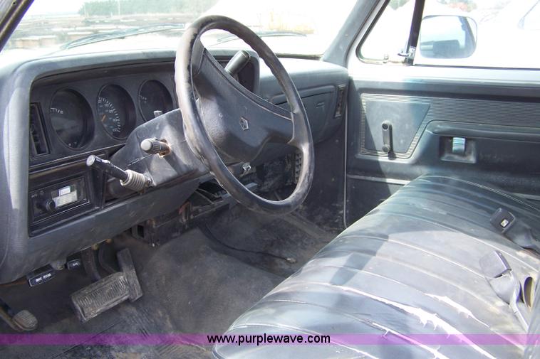 image for item 7380 1992 Dodge D150 pickup truck