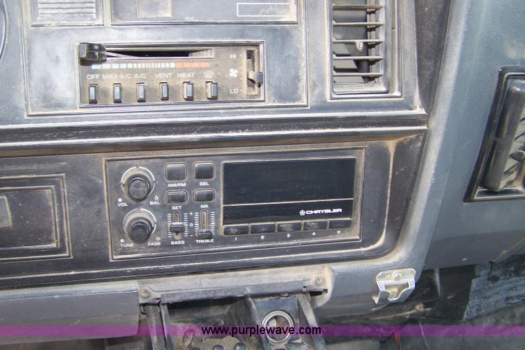 image for item 7380 1992 Dodge D150 pickup truck