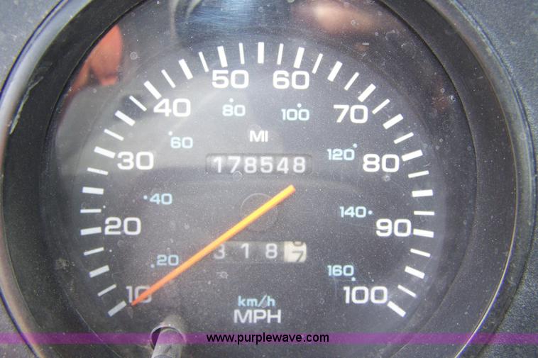 image for item 7380 1992 Dodge D150 pickup truck