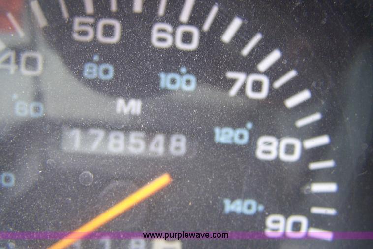 image for item 7380 1992 Dodge D150 pickup truck