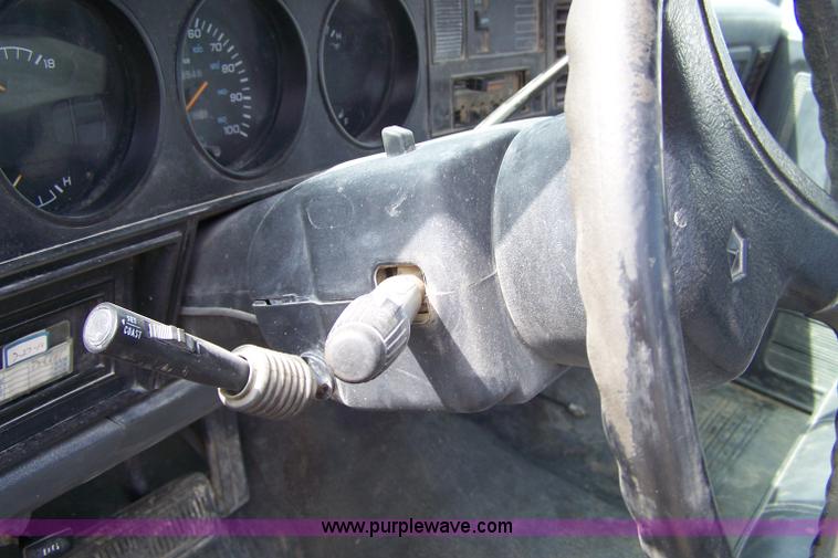 image for item 7380 1992 Dodge D150 pickup truck