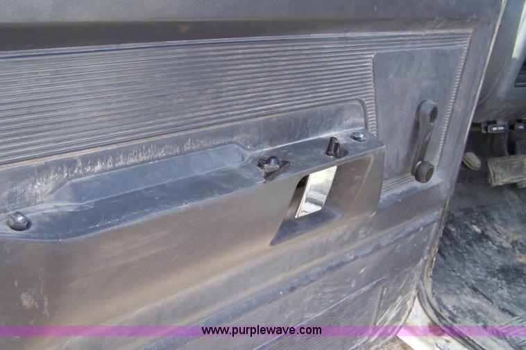 image for item 7380 1992 Dodge D150 pickup truck