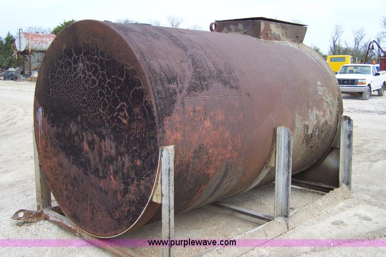 image for item 7382 1,500 gallon steel used oil tank