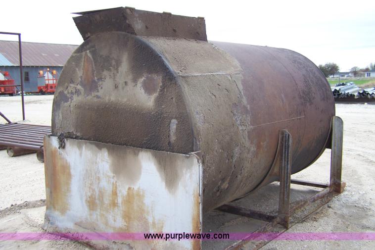 image for item 7382 1,500 gallon steel used oil tank