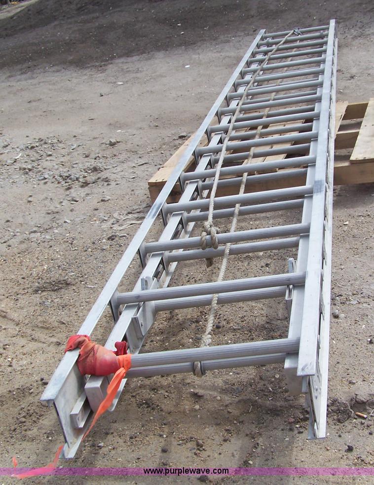 image for item 7388 30' aluminum extension ladder