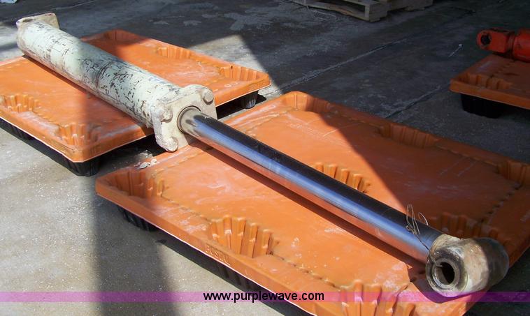 image for item 7394 Hydraulic cylinder