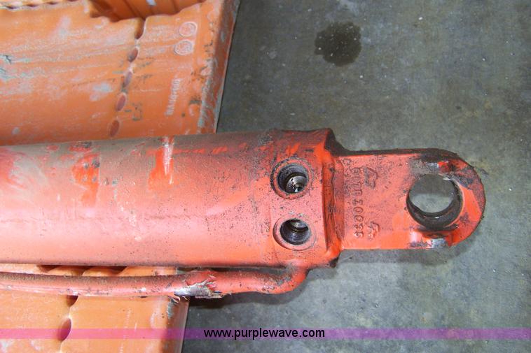 image for item 7395 Hydraulic cylinder