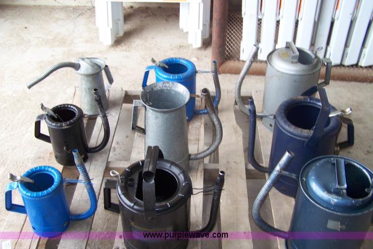 image for item 7400 Oil filler can