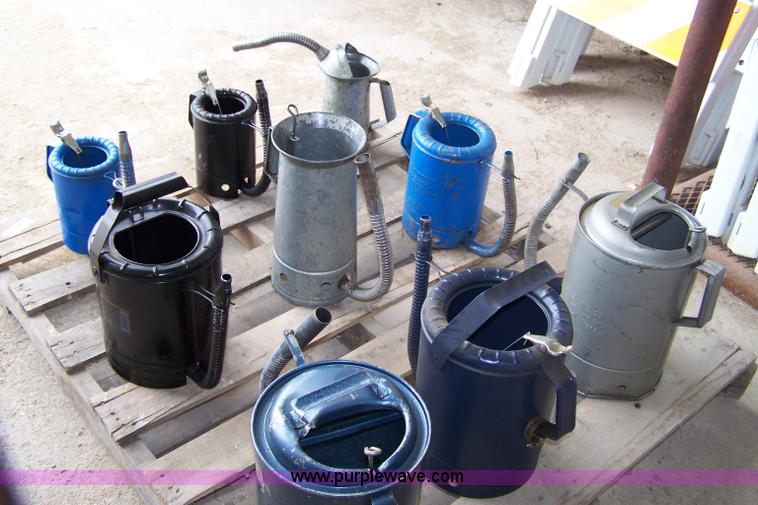 image for item 7400 Oil filler can