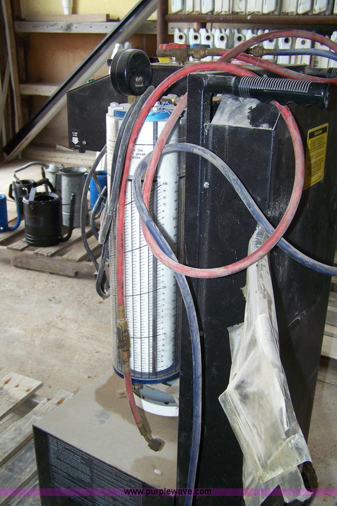 image for item 7405 Solar 5100 R12 air conditioning service unit