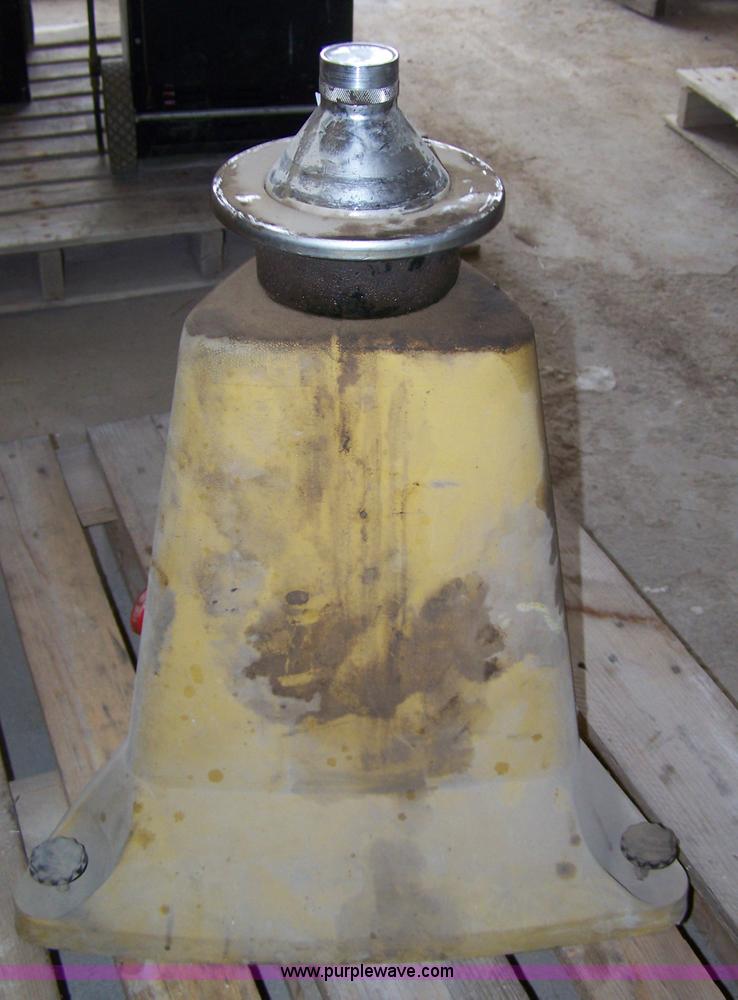 image for item 7407 Micro Precision model M-76 wheel balancer