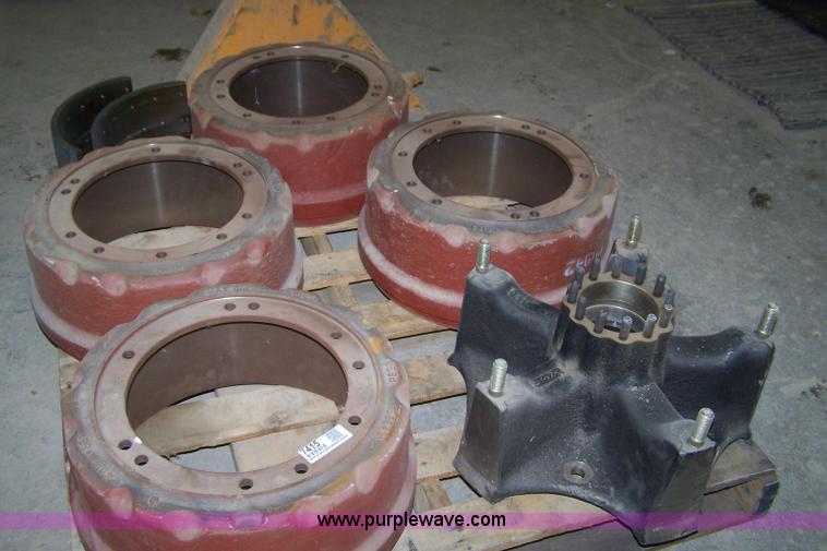 image for item 7415 Assorted automotive parts