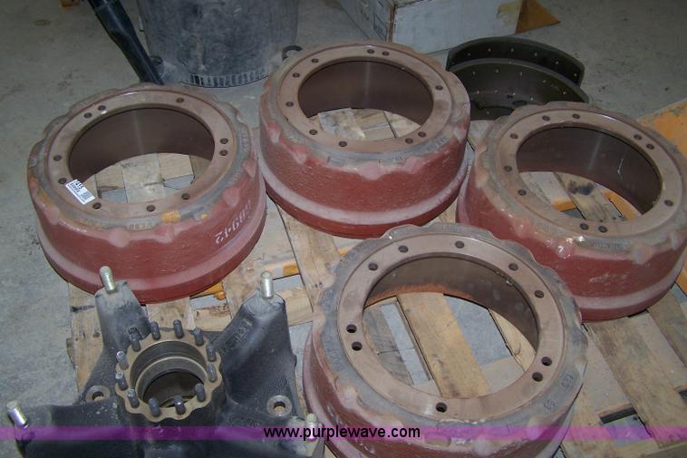 image for item 7415 Assorted automotive parts