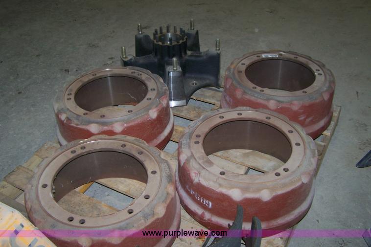 image for item 7415 Assorted automotive parts