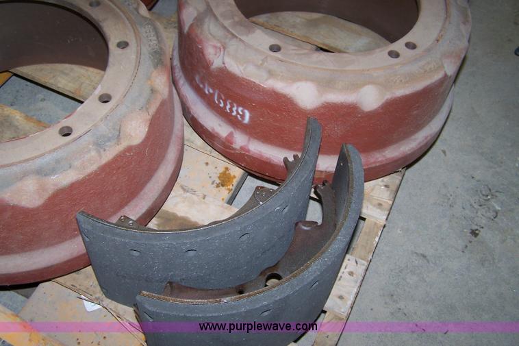 image for item 7415 Assorted automotive parts