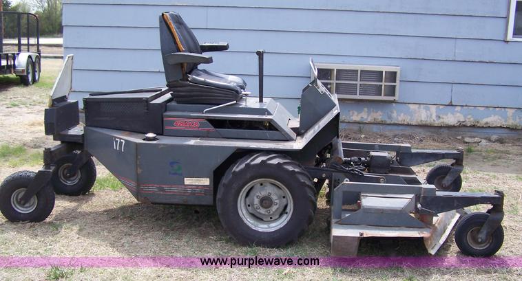 image for item 7474 Grazer G4200CD zero turn mower