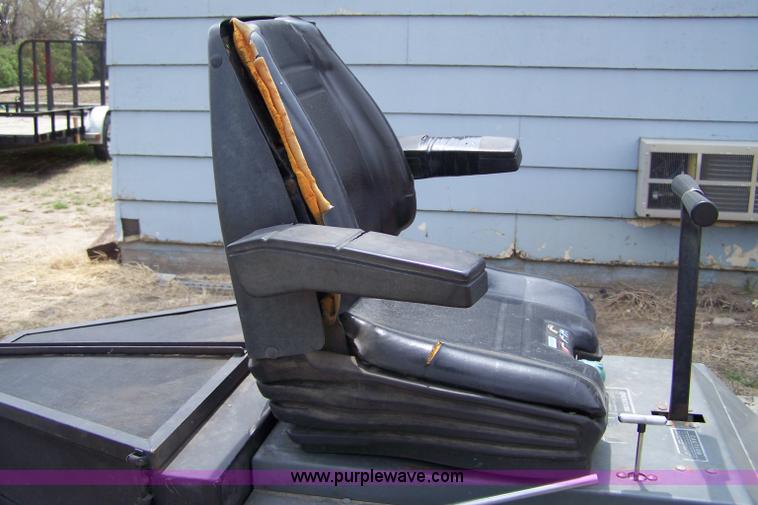 image for item 7474 Grazer G4200CD zero turn mower